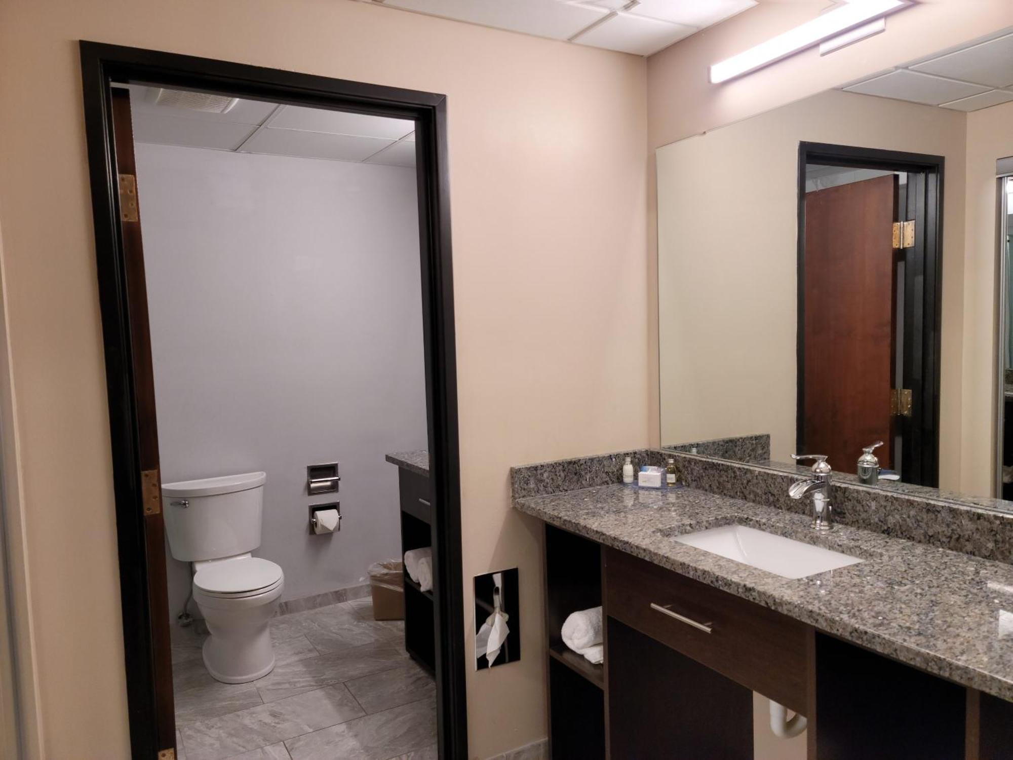 Ariel Broadway Hotel Lorain المظهر الخارجي الصورة